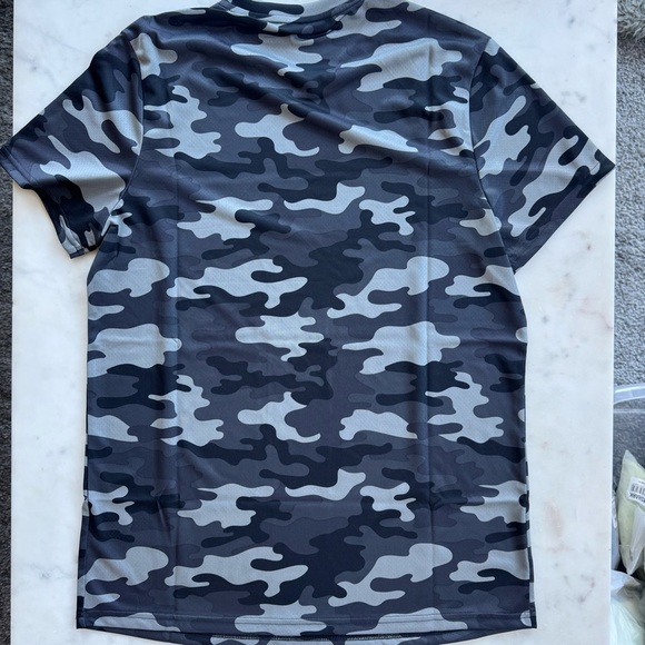 Men’s Gymshark Camo Jersey-Style T-Shirt - Picture 5 of 8